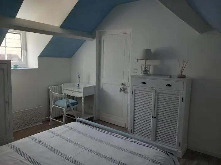 Chambre Bleue Avec Acces Plage Bourges Exterior foto